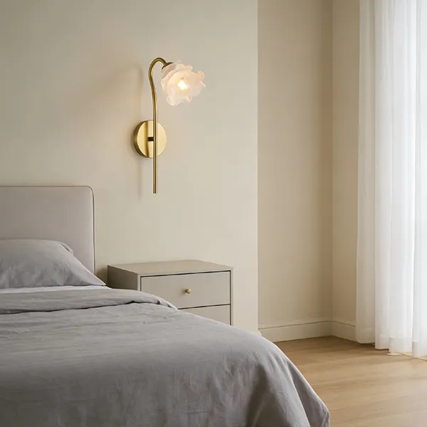 कसरी एक बेडरूम संग आधुनिक भित्ता Sconces जोडा